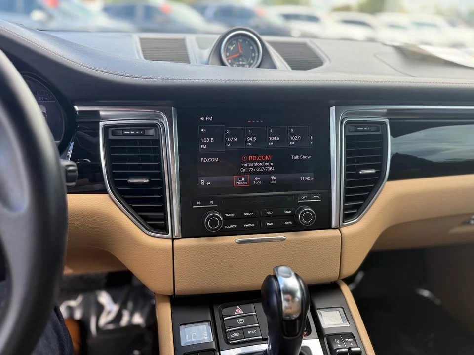 2018 Porsche Macan - Image 8 of 12