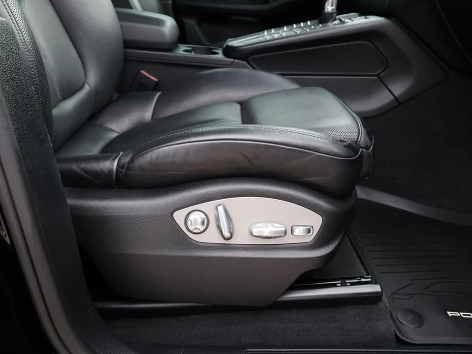 2018 Porsche Macan - Image 11 of 20