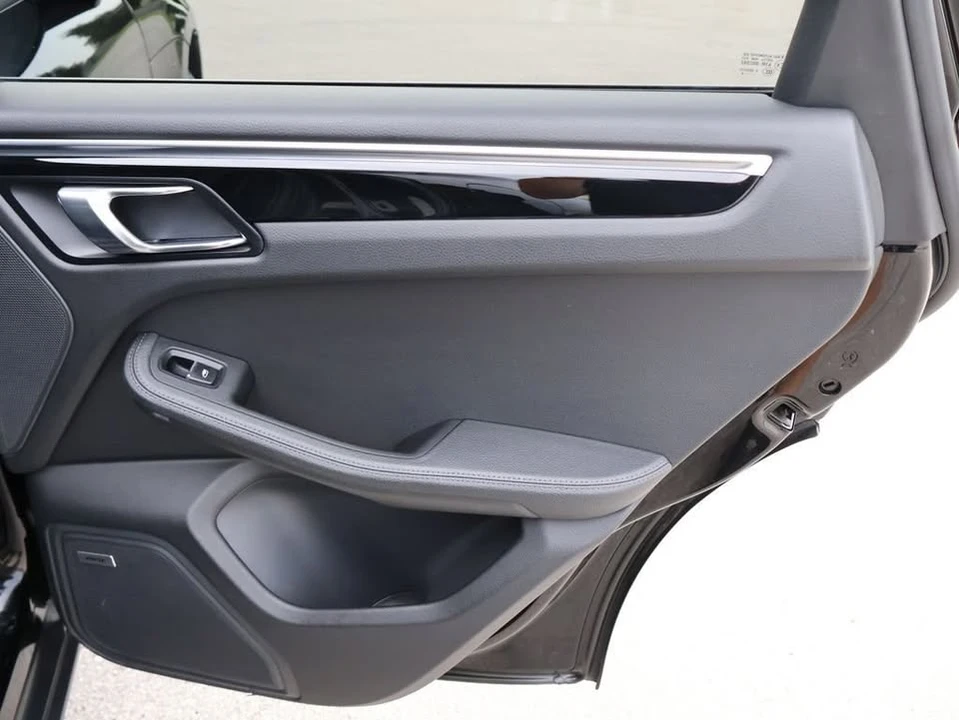 2018 Porsche Macan - Image 15 of 20