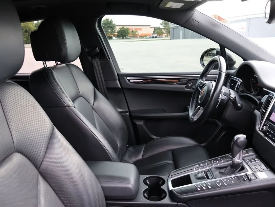 2018 Porsche Macan - Image 9 of 20
