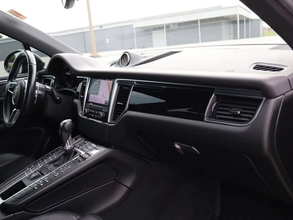 2018 Porsche Macan - Image 10 of 20