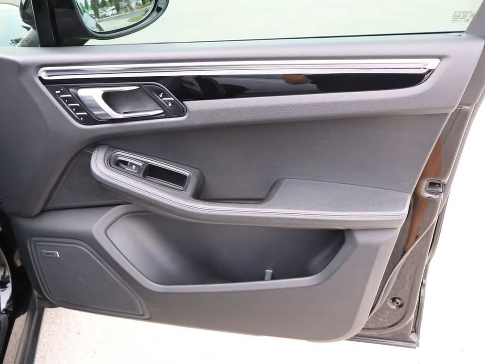 2018 Porsche Macan - Image 12 of 20