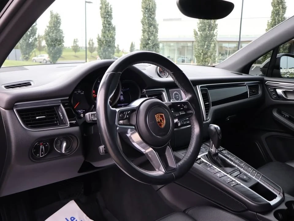 2018 Porsche Macan - Image 18 of 20