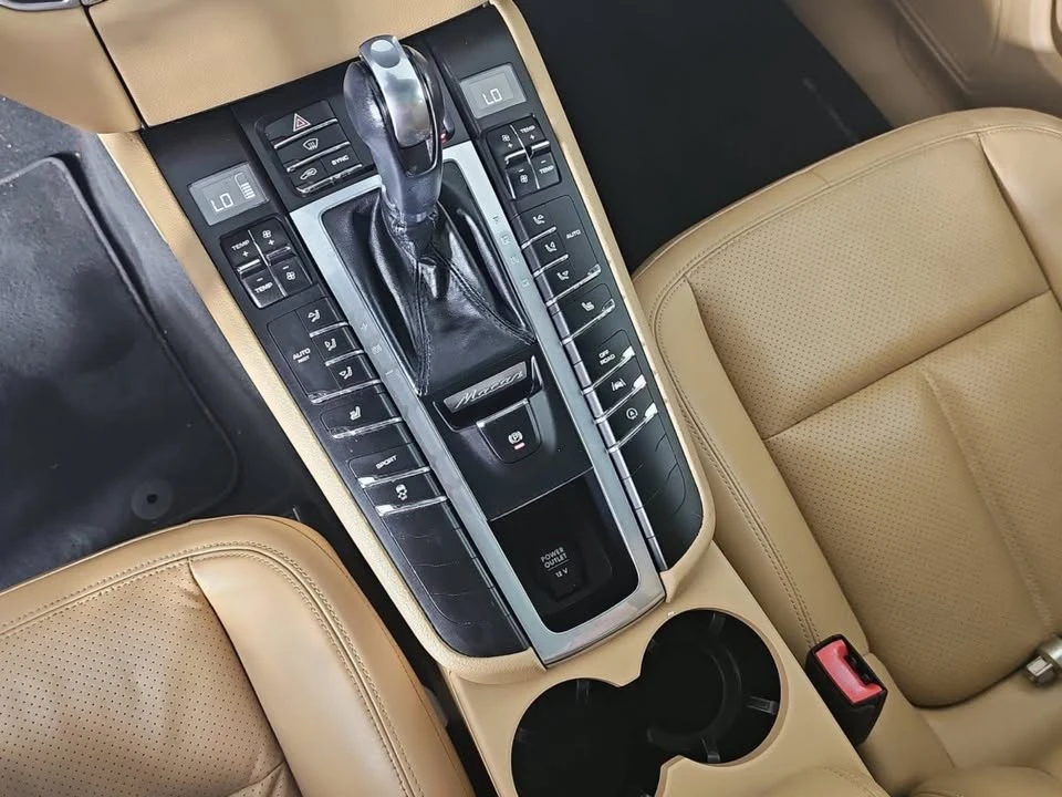2018 Porsche Macan - Image 19 of 20