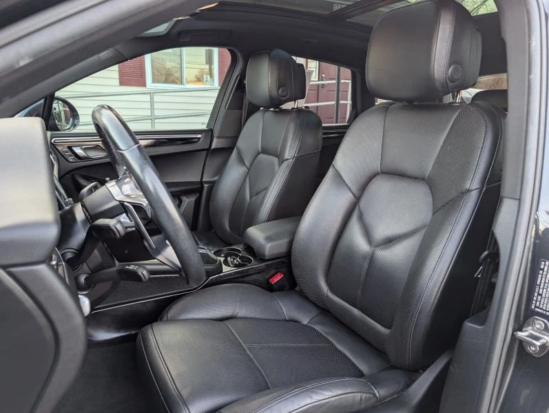 2018 Porsche Macan - Image 9 of 12