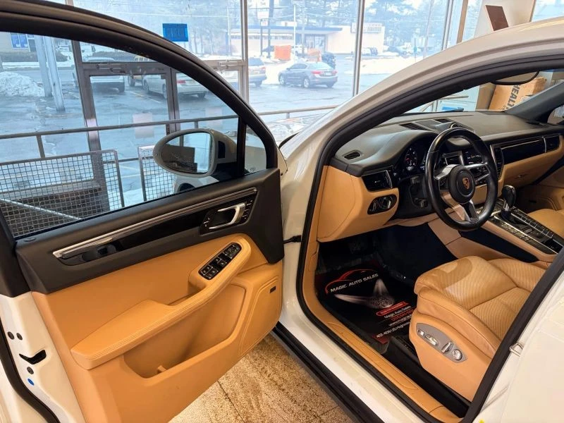 2018 Porsche Macan - Image 10 of 12