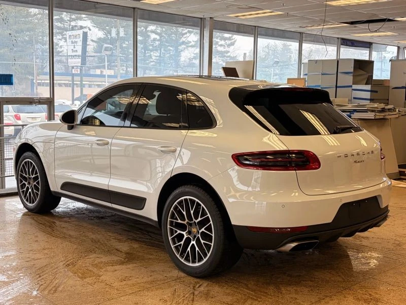 2018 Porsche Macan - Image 9 of 12