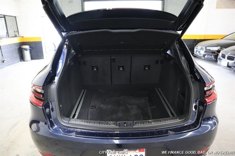 2018 Porsche Macan - Image 30 of 31