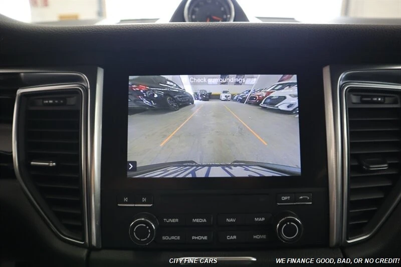 2018 Porsche Macan - Image 21 of 31