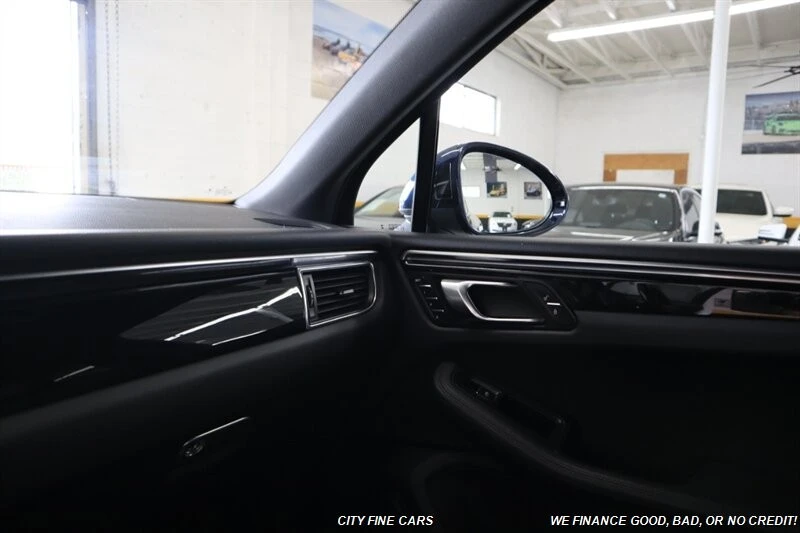 2018 Porsche Macan - Image 25 of 31
