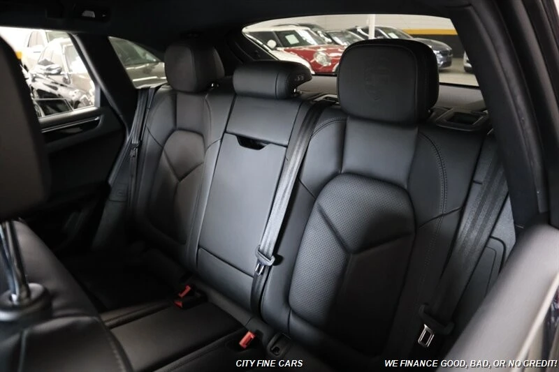 2018 Porsche Macan - Image 29 of 31