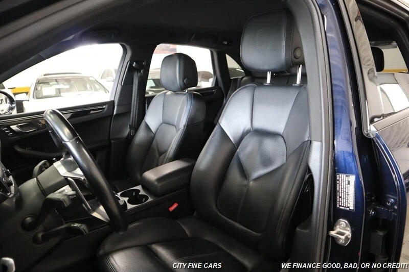 2018 Porsche Macan - Image 28 of 31