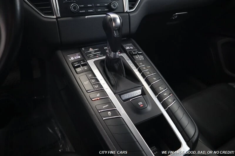 2018 Porsche Macan - Image 23 of 31