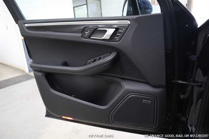 2018 Porsche Macan - Image 26 of 31