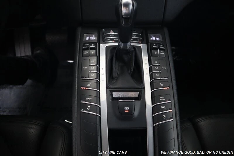 2018 Porsche Macan - Image 24 of 31