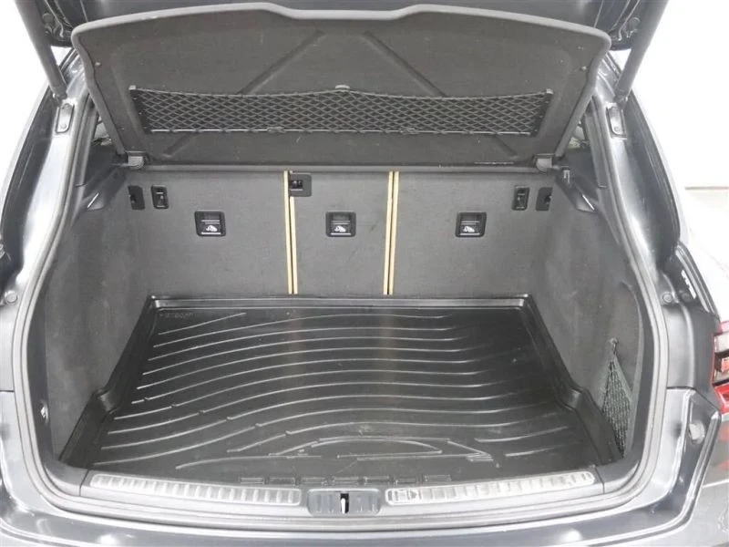 2018 Porsche Macan - Image 7 of 12