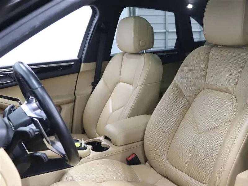 2018 Porsche Macan - Image 9 of 12