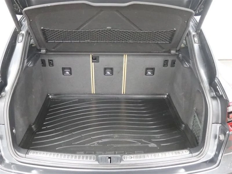 2018 Porsche Macan - Image 7 of 12