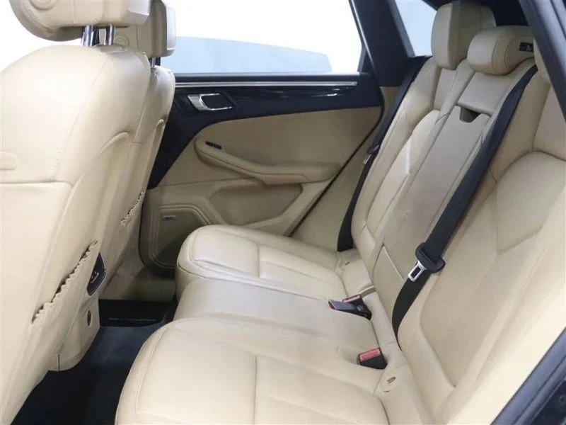 2018 Porsche Macan - Image 12 of 12
