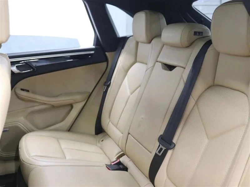 2018 Porsche Macan - Image 11 of 12