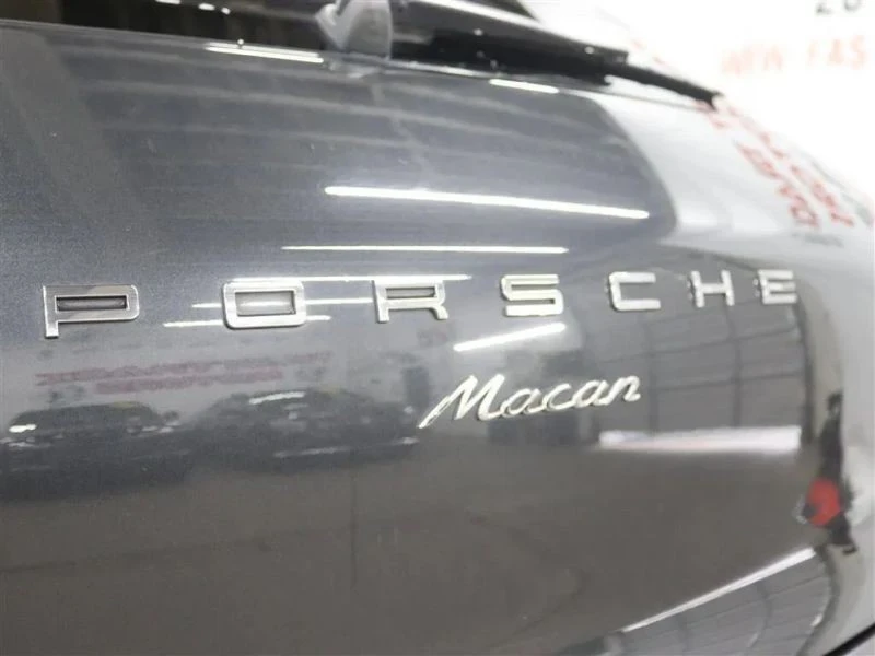 2018 Porsche Macan - Image 8 of 12
