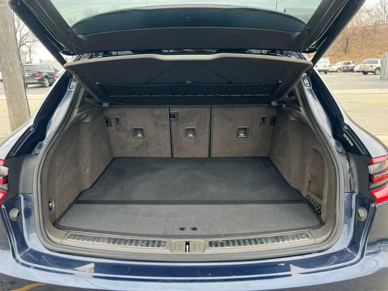 2018 Porsche Macan - Image 10 of 12