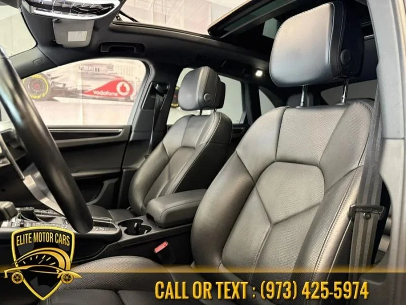 2018 Porsche Macan - Image 9 of 12