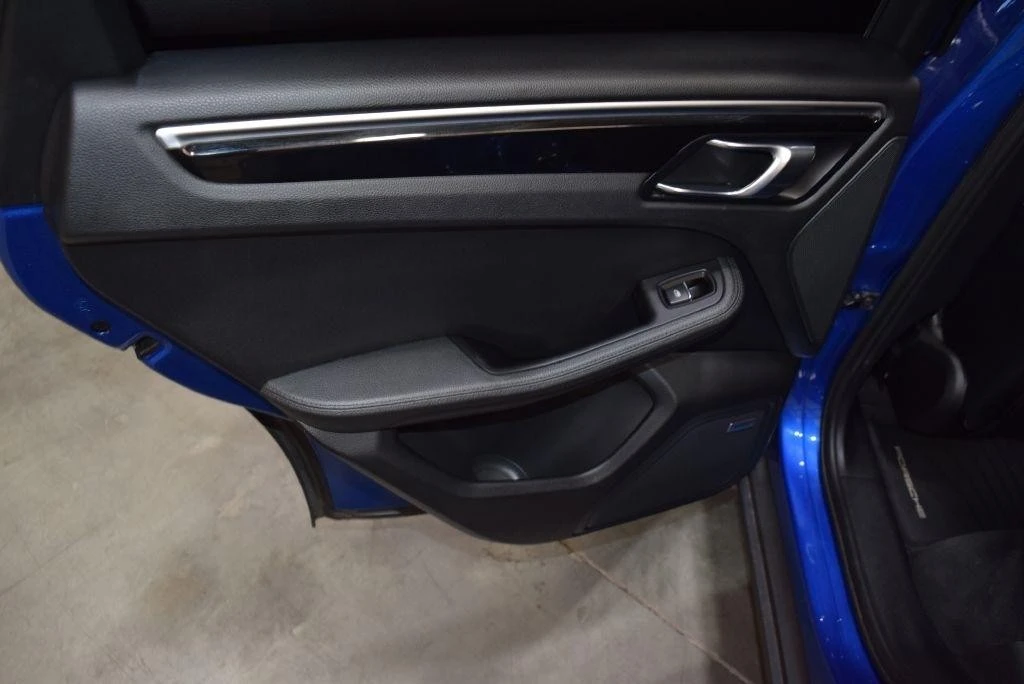 2018 Porsche Macan - Image 17 of 31