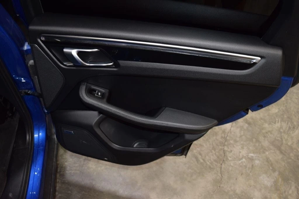 2018 Porsche Macan - Image 20 of 31