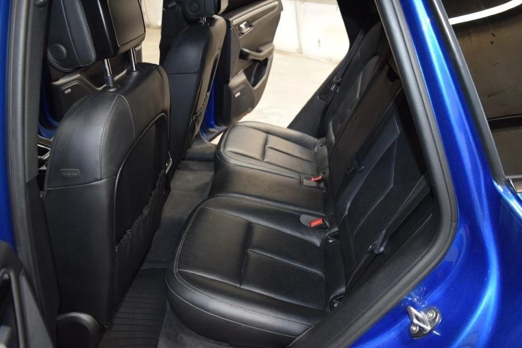 2018 Porsche Macan - Image 16 of 31