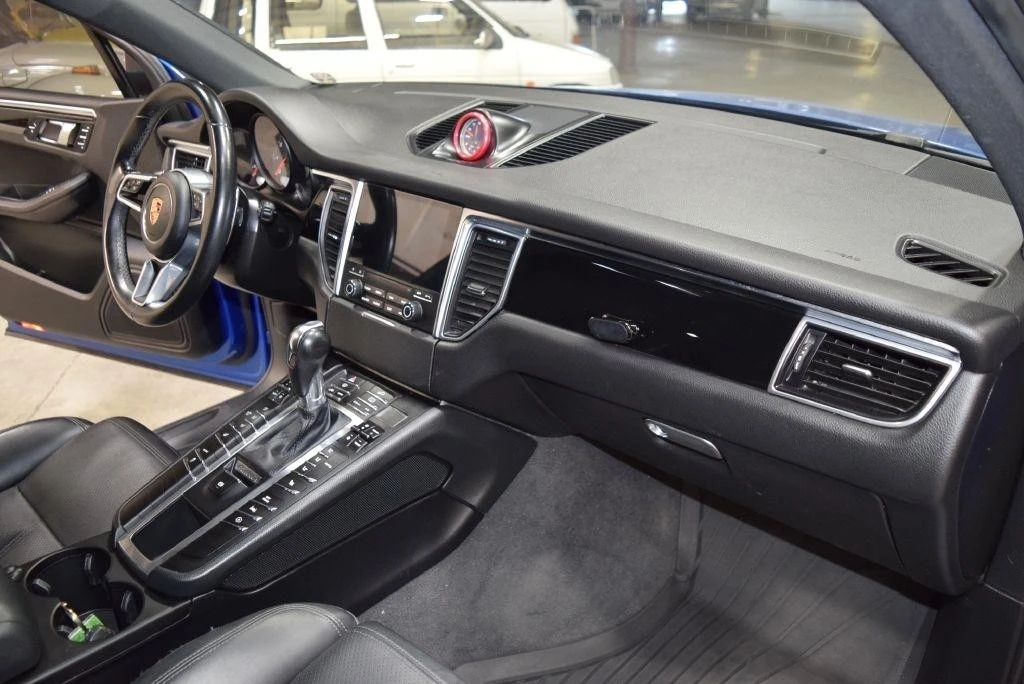 2018 Porsche Macan - Image 23 of 31