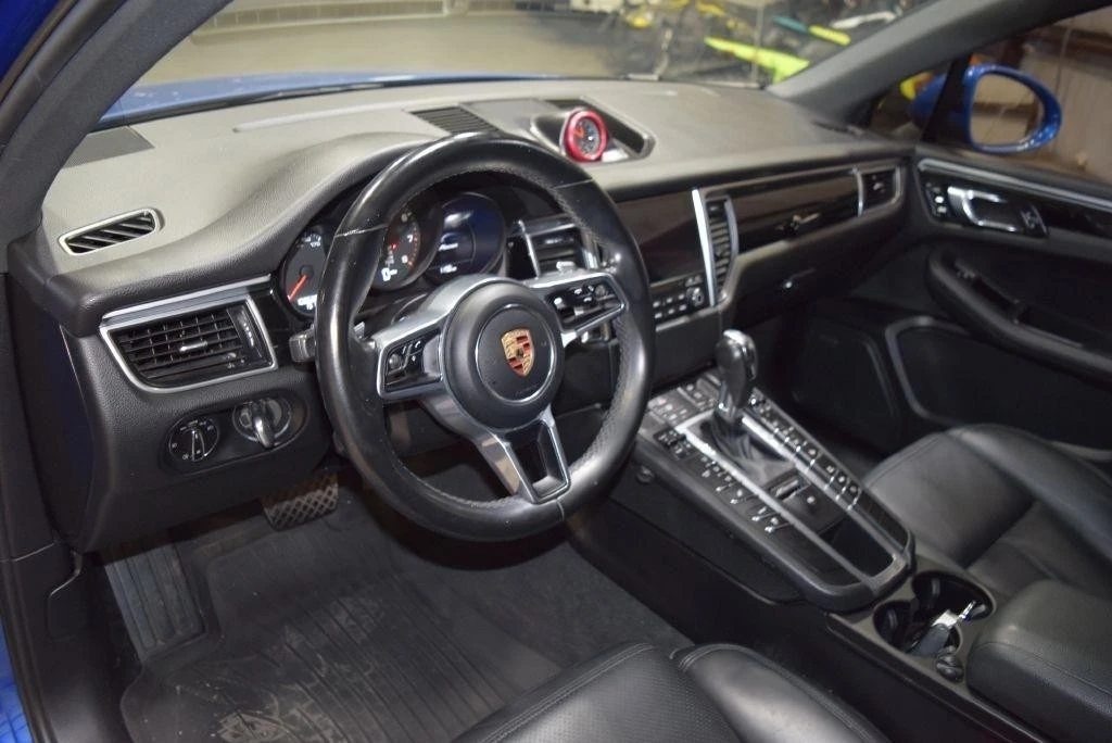 2018 Porsche Macan - Image 26 of 31