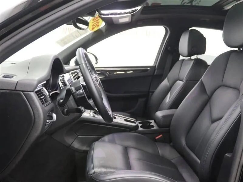 2018 Porsche Macan - Image 9 of 12