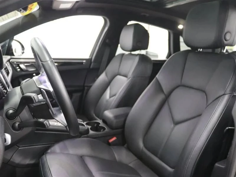2018 Porsche Macan - Image 8 of 12