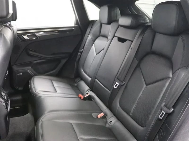 2018 Porsche Macan - Image 10 of 12
