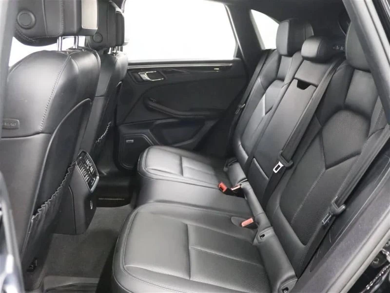 2018 Porsche Macan - Image 11 of 12