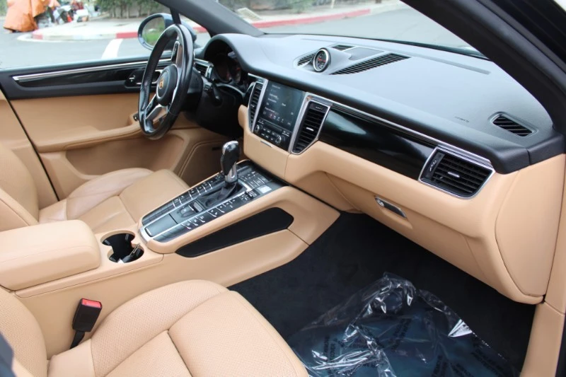 2018 Porsche Macan - Image 10 of 20