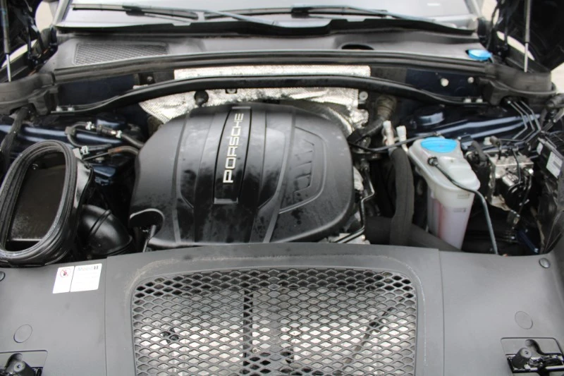2018 Porsche Macan - Image 18 of 20