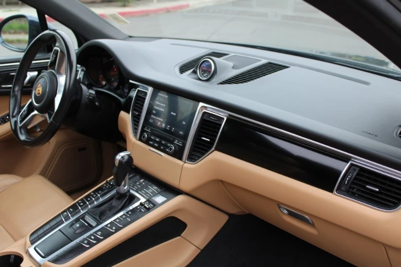 2018 Porsche Macan - Image 16 of 20