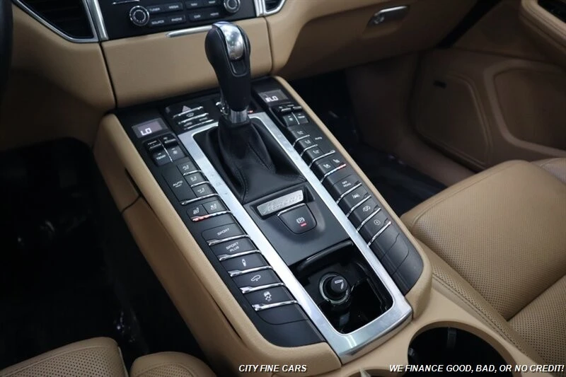 2018 Porsche Macan - Image 23 of 31