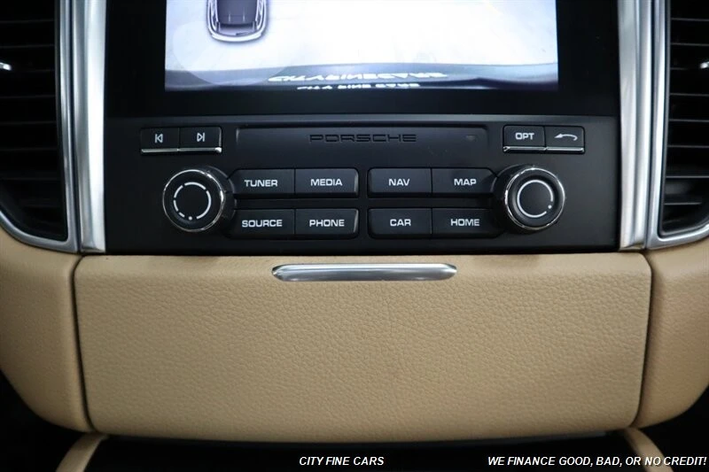 2018 Porsche Macan - Image 22 of 31