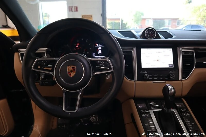 2018 Porsche Macan - Image 14 of 31