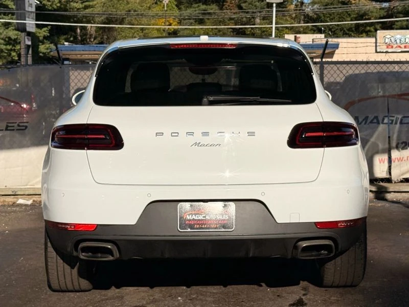2018 Porsche Macan - Image 10 of 12