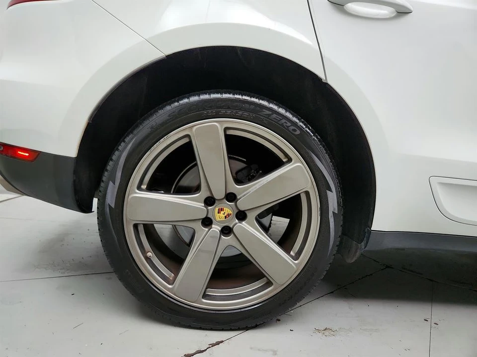 2018 Porsche Macan - Image 30 of 31