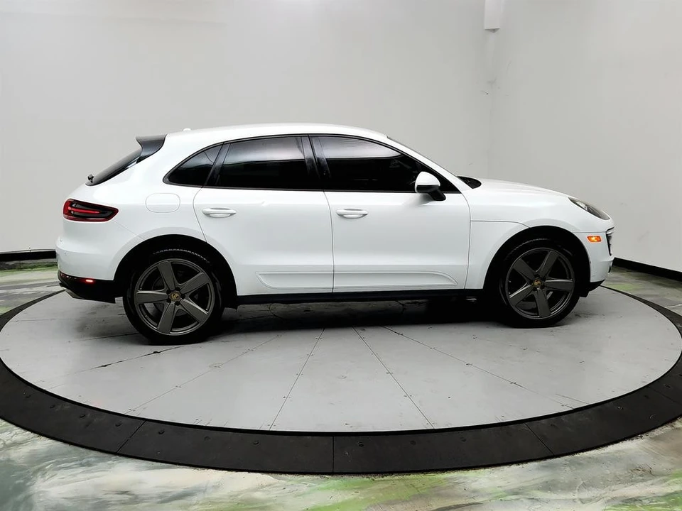 2018 Porsche Macan - Image 7 of 31