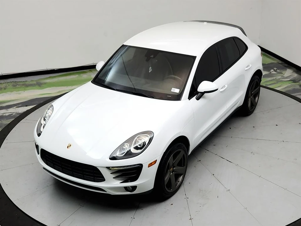 2018 Porsche Macan - Image 2 of 31