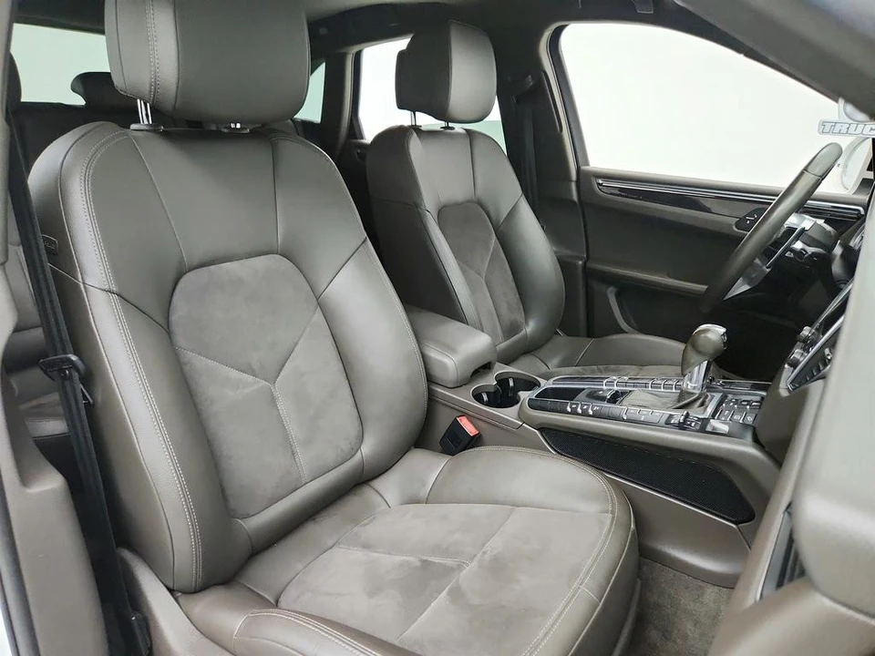 2018 Porsche Macan - Image 25 of 31
