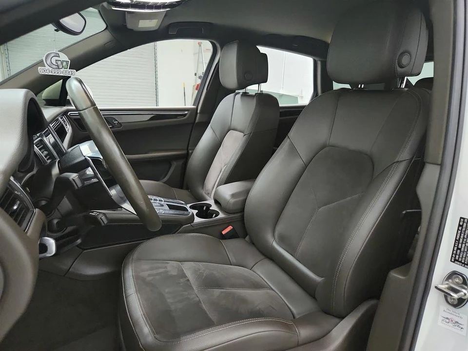 2018 Porsche Macan - Image 14 of 31