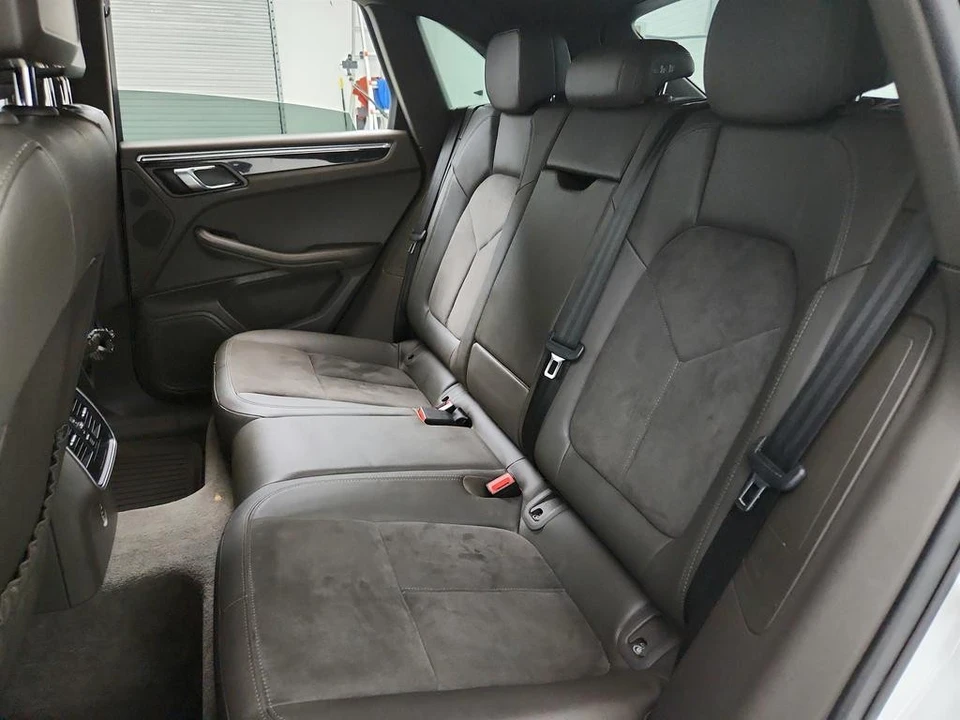 2018 Porsche Macan - Image 22 of 31