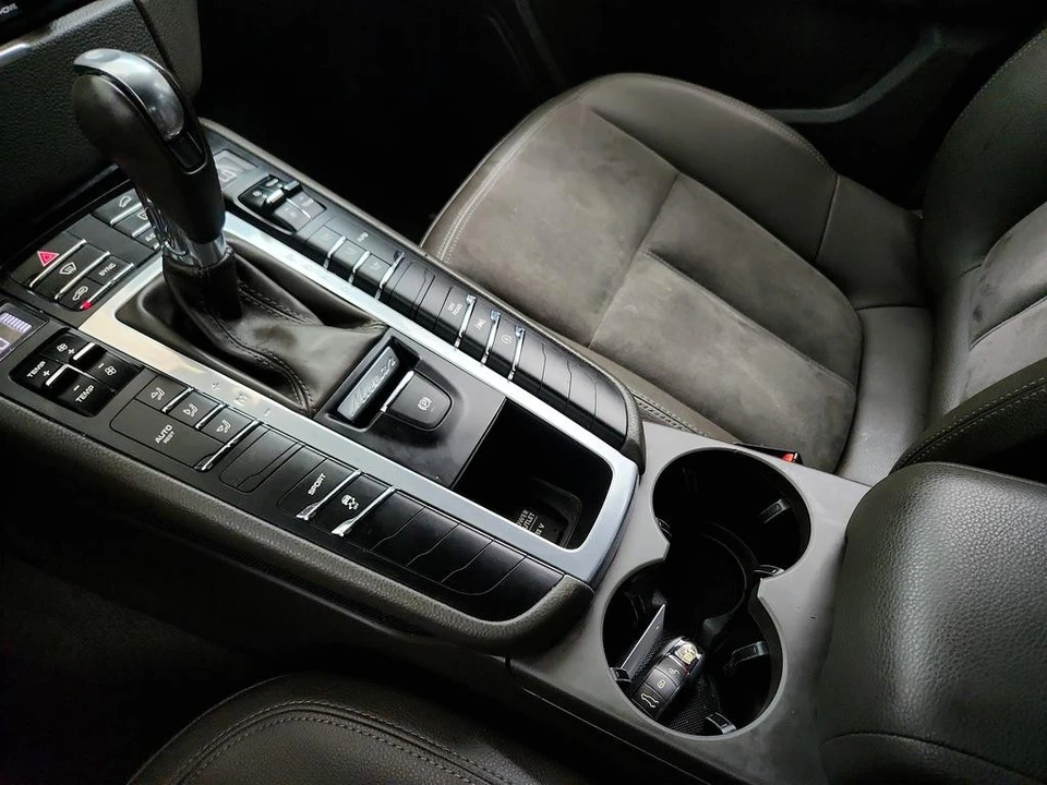 2018 Porsche Macan - Image 16 of 31